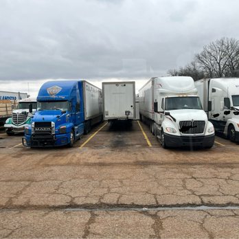 Love's Travel Stop - Drop Trailers, Bob Tail Tractors.. - Gas Stations Near Me - Indianola, Mississippi