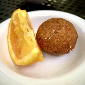 Lou Mitchell's - Complimentary - Breakfast & Brunch Near Me - Chicago, Illinois