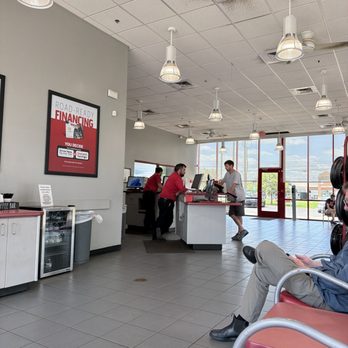 Discount Tire - Staff - Tires Near Me - Louisville, Kentucky Discount Tire - Staff - Tires Near Me - Louisville, Kentucky