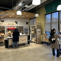 Whole Foods Market - Amazon hub - pickups and returns