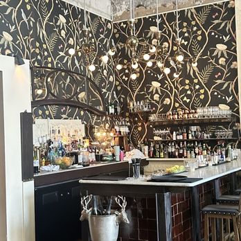Hotel Greene - Bar area - Mini Golf Near Me - Richmond, Virginia