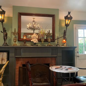 Aroma Coffee & Tea - Charming décor. - Coffee & Tea Near Me - Studio City, California Aroma Coffee & Tea - Charming décor. - Coffee & Tea Near Me - Studio City, California