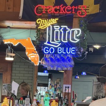 Cracker's Bar & Grill - Seafood Near Me - Crystal River, Florida