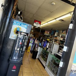 Smokey's Smoke Shop - Before