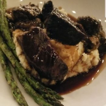 Tom Ham's Lighthouse - Ahhhhhmazing short rib, truffle mash and Asparagus - Breakfast & Brunch Near Me - San Diego, California Tom Ham's Lighthouse - Ahhhhhmazing short rib, truffle mash and Asparagus - Breakfast & Brunch Near Me - San Diego, California