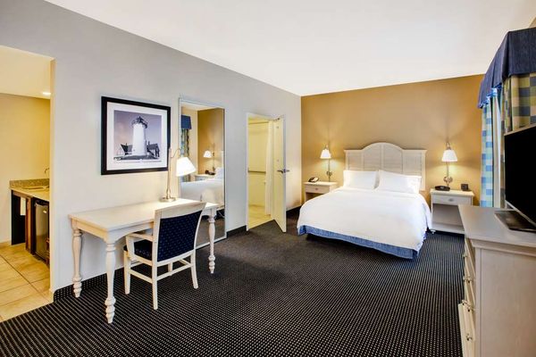 Hampton Inn & Suites Cape Cod-West Yarmouth by null