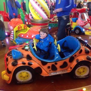 Barry's Amusements - Wee man on a ride, only £1 a go - Amusement Parks Near Me - Portrush, CLR