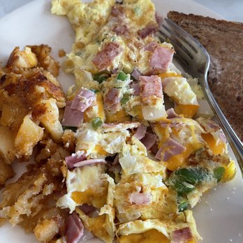 Christy's Restaurant - Western omelette with home fries and whole wheat toast - Breakfast & Brunch Near Me - Torrington, Connecticut