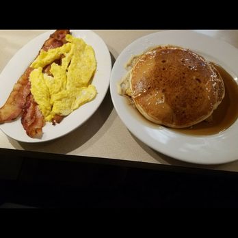 Deluxe Diner - Pancakes were fluffy and heavenly. Bacon and eggs A+ - Cafes Near Me - Newark, New Jersey