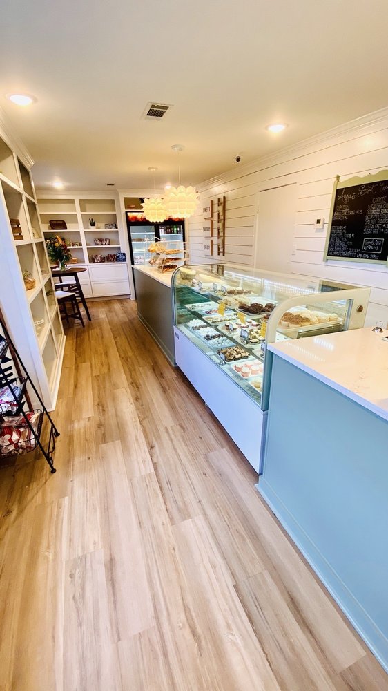 Sweet Treats Bakery Logo