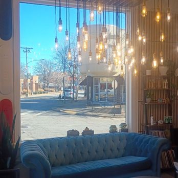 BlueWater Barber Supply - Waiting area - Barbers Near Me - Little Rock, Arkansas