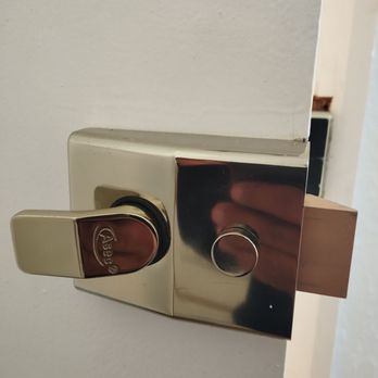 Hackney 247 Locksmith - Lock installation on bedroom door - Keys & Locksmiths Near Me - London, XGL Hackney 247 Locksmith - Lock installation on bedroom door - Keys & Locksmiths Near Me - London, XGL