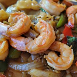Yum D Thai Cuisine - Shrimp pad thai