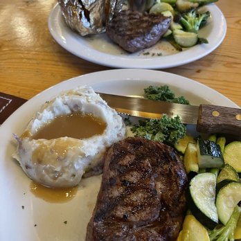 Red Cliffs Lodge Moab - Buffalo ribeye split with veggies, mashed potatoes and yam. - Hotels Near Me - Moab, Utah