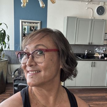 Color Queen Salon - Hair Salons Near Me - Honolulu, Hawaii