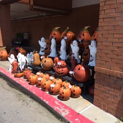 Kroger - It's August...isn't it a little early for Halloween decor??