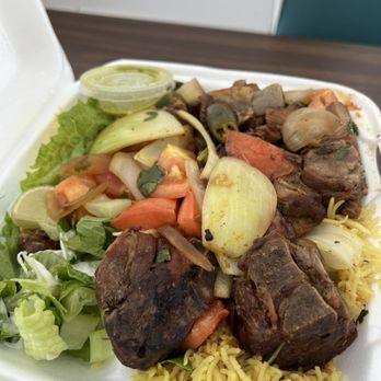 Banadir Somali Restaurant - Lamb with half pasta half rice - Somali Near Me - Inglewood, California Banadir Somali Restaurant - Lamb with half pasta half rice - Somali Near Me - Inglewood, California