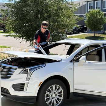 Safelite - Preparing the seal for the new windshield. - Windshield Installation & Repair Near Me - Aurora, Colorado Safelite - Preparing the seal for the new windshield. - Windshield Installation & Repair Near Me - Aurora, Colorado
