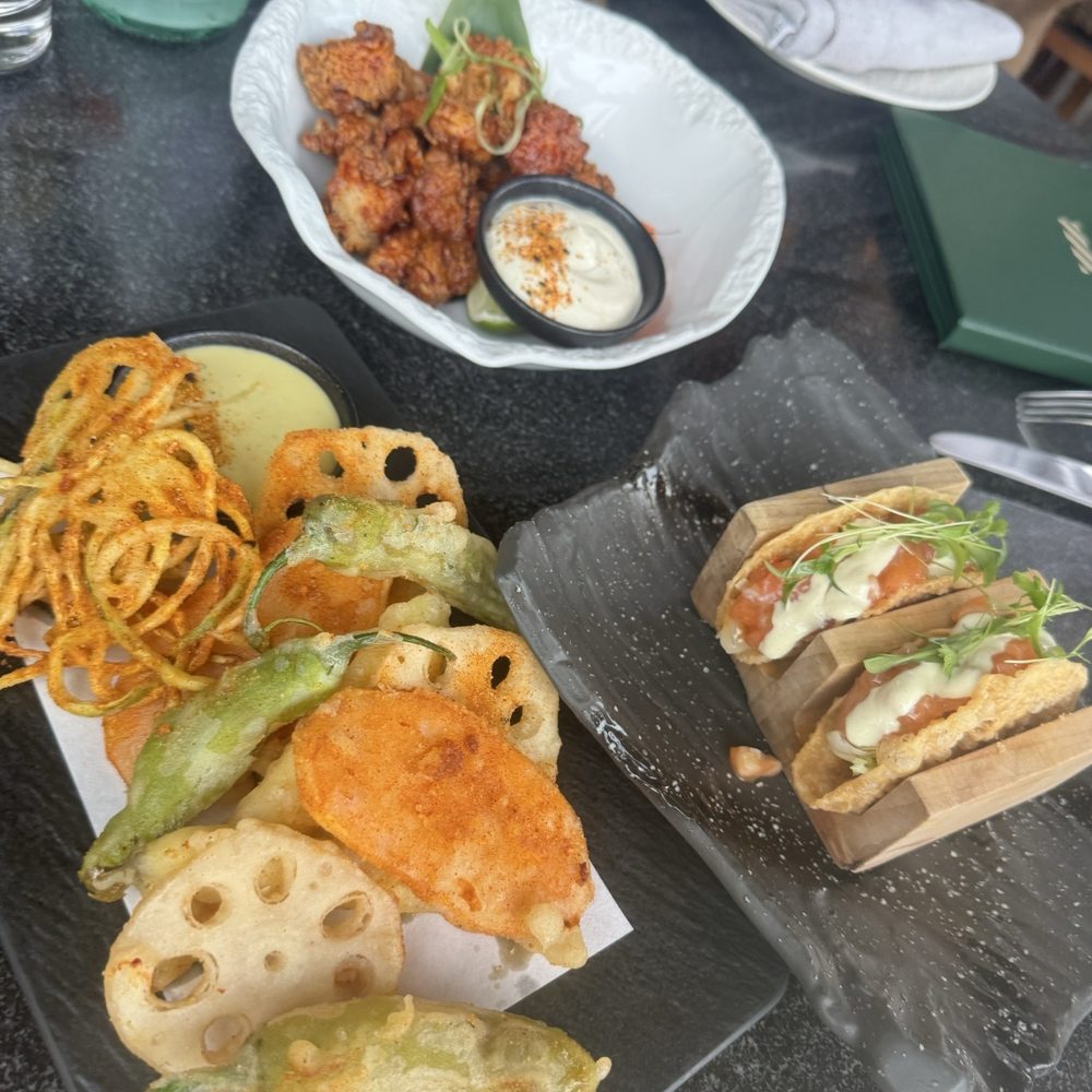 Harriet's Rooftop - Vegi tempura, chicken and tacos - Cocktail Bars Near Me - Toronto, Ontario Harriet's Rooftop - Vegi tempura, chicken and tacos - Cocktail Bars Near Me - Toronto, Ontario