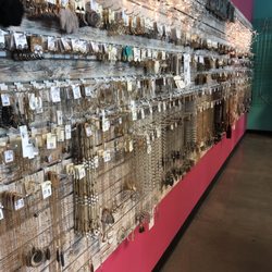 Fashion Ten - Wall of jewelry