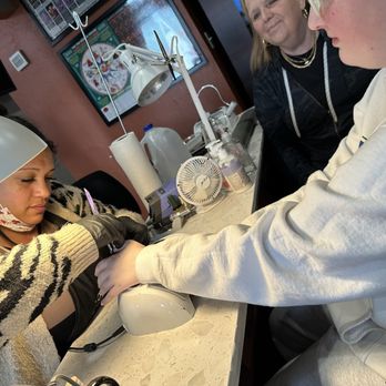 Hannahs Hair Salon - Girls Day starts with fresh shellac manicures! - Hair Salons Near Me - Longview, Washington Hannahs Hair Salon - Girls Day starts with fresh shellac manicures! - Hair Salons Near Me - Longview, Washington