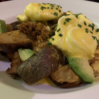Earls Kitchen + Bar - Chorizo hash - Canadian (New) Near Me - Richmond, British Columbia