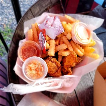 Sambas Cuisine - Frango a passarinho com fritas Yummi Crispy fried chicken with garlic sauce and fries - Food Trucks Near Me Sambas Cuisine - Frango a passarinho com fritas Yummi Crispy fried chicken with garlic sauce and fries - Food Trucks Near Me