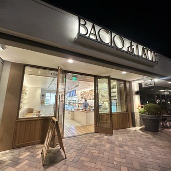 Bacio Di Latte - Outside - Gelato Near Me - Newport Beach, California