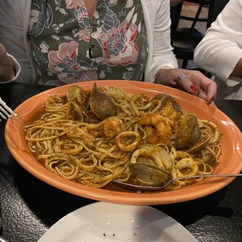 Joe Willy's Seafood House - a plate of spaghetti with clams - Seafood Near Me - Wappingers Falls, New York