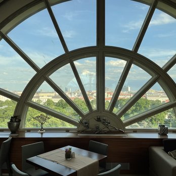 Vienna Marriott Hotel - Concierge Lounge view - Hotels Near Me - Vienna, 9 Vienna Marriott Hotel - Concierge Lounge view - Hotels Near Me - Vienna, 9