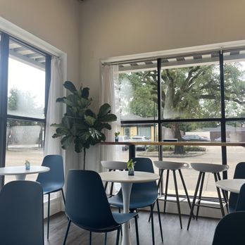 Della Coffee - Indoors - Coffee & Tea Near Me - Houston, Texas Della Coffee - Indoors - Coffee & Tea Near Me - Houston, Texas