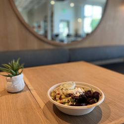 Honest Mary's - Mediterranean bowl
