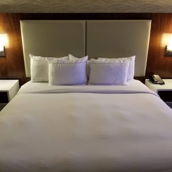 DoubleTree by Hilton Hotel Monrovia - Pasadena Area - King sized bed room 904 - Hotels Near Me - Monrovia, California DoubleTree by Hilton Hotel Monrovia - Pasadena Area - King sized bed room 904 - Hotels Near Me - Monrovia, California