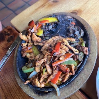 Guadalupe Restaurant - Steak and chicken fajitas - Mexican Near Me - New York, New York