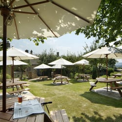 Horse & Groom - Garden