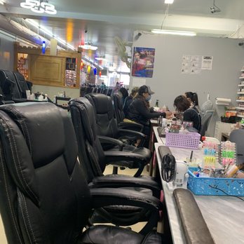 Sun Shine Bling Nail - Inside - Nail Salons Near Me - Brooklyn, New York