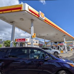 West Maui Shell - Outside the gas station. A Shell gas station and Aloha Island Mart with great views. 10 pumps.