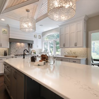 Home Specialists - a large kitchen with a center island - Carpenters Near Me - Grand Rapids, Michigan Home Specialists - a large kitchen with a center island - Carpenters Near Me - Grand Rapids, Michigan