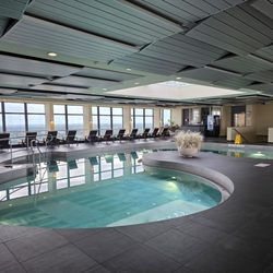 Sheraton München Arabellapark Hotel - Pool and spa on 22d floor, highest spa in Munich