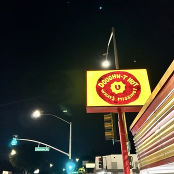 Doughnut Hut - Outside - Donuts Near Me - Burbank, California
