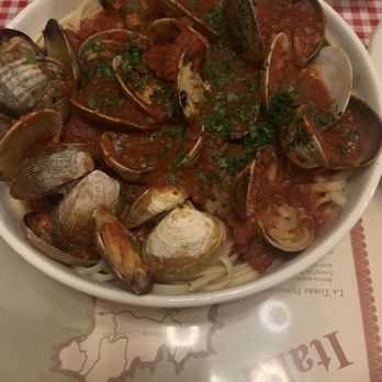 DeNicola's Restaurant - Linguine A Vongole w/ Fresh Steamer Clams - Italian Near Me - Portland, Oregon DeNicola's Restaurant - Linguine A Vongole w/ Fresh Steamer Clams - Italian Near Me - Portland, Oregon