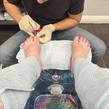 702 Nail Lounge - Roy doing a great job! 04/08/2023 - Nail Salons Near Me - Henderson, Nevada