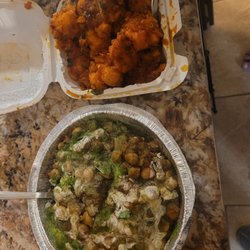 Aahar Indian Cuisine - Samosa chaat and Gobi 65