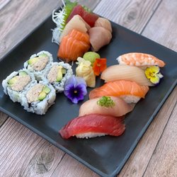 Yanagi Kitchen - Redondo Beach - Sushi Sashimi Bluecrab Special