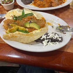 Los Farolitos - Quesadilla a la plancha con salsa de chicharrón