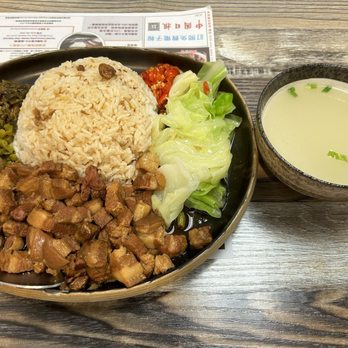 Luyixian - Braised Pork with peppers rice plate - Shanghainese Near Me - Alhambra, California Luyixian - Braised Pork with peppers rice plate - Shanghainese Near Me - Alhambra, California