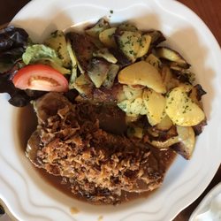 Schnitzelhaus C'est la vie - Steak with Onion on top and fried potato. Best cut