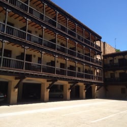 Parador de Turismo de Tortosa - Habitaciones que dan a una plaza.
