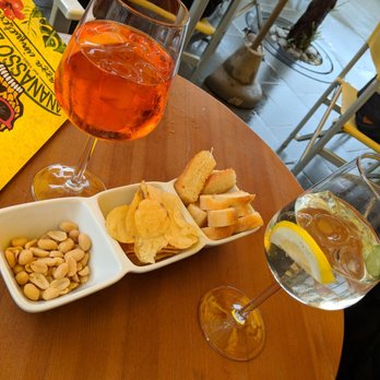 Ananasso Bar - Aperol spritz and Basil spritz, with complimentary nuts/chips/bread - Cafes Near Me - SP, SP