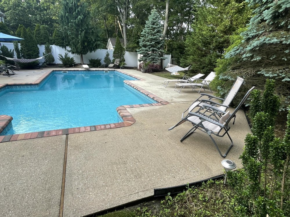 Slide of D & M Home Specialist